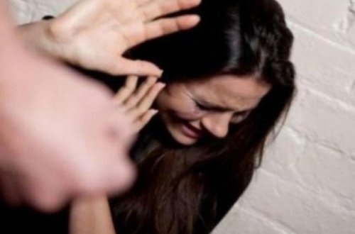 Bakıda oğul anasını ağacla döyərək xəstəxanalıq etdi