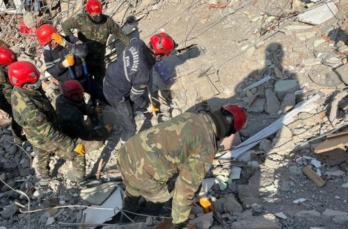 Azərbaycan xilasediciləri Türkiyədə dağıntılar altından 51 nəfəri sağ, 613 nəfərin isə cəsədini çıxarıb - VİDEO