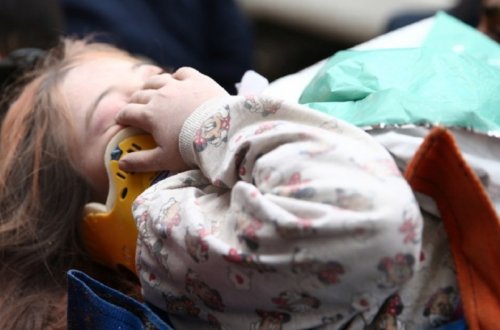 Hatayda 175 saatdan sonra ana və iki uşağı dağıntılar altından xilas edilib