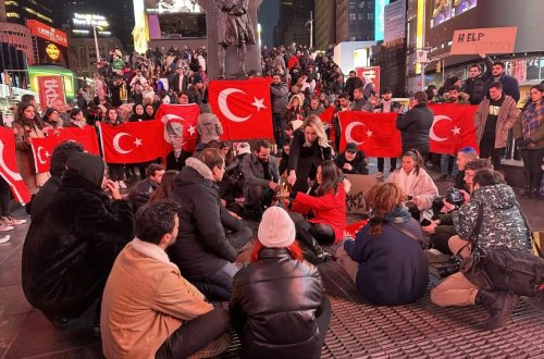 ABŞ-ın New York Times meydanında zəlzələdə həyatını itirənlər anılıb