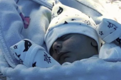 10 günlük körpəsinə süd verərkən dağıntılar altında qaldılar - Foto