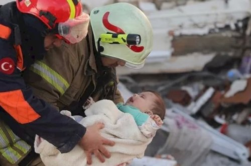 Türkiyədəki zəlzələdə valideynlərini itirən uşaqlar əcnəbilərə övladlığa verilməyəcək