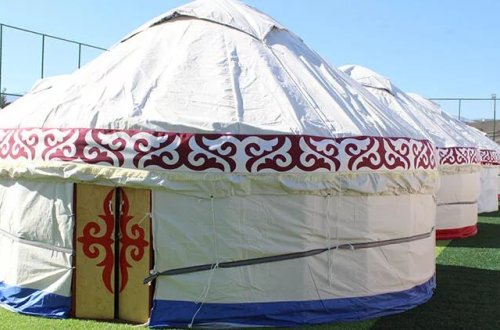 Kahramanmaraşda zəlzələ qurbanları üçün ənənəvi qırğız çadırları qurulur