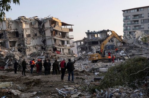 Antakyada 204 saatdan sonra bir qadın dağıntılar altından xilas edilib