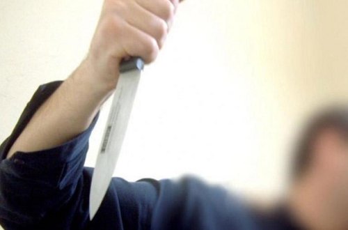 Əvvəl arvadını bıçaqladı, sonra özünə xəsarət yetirdi