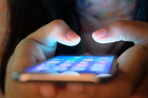 Bu gündən xaricdən gətirdiyiniz telefonlara görə cərimələnə bilərsiz