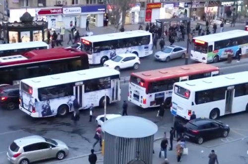 Bakıda marşrut avtobusu qəza törətdi - Ölən və yaralanan var