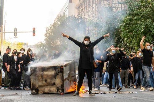 İranda etirazçı gənclərlə bəsic qüvvələri arasında atışma olub, 4 nəfər yaralanıb