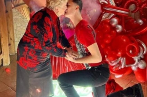 19 yaşlı oğlan nənəsi yaşında milyarderlə nişanlandı - FOTO