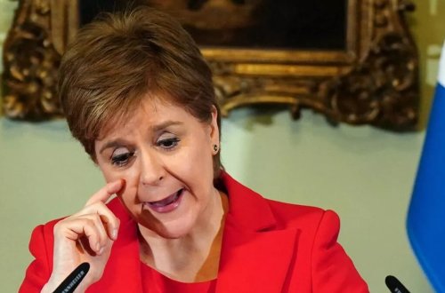 Şotlandiyanın baş naziri istefa verdi