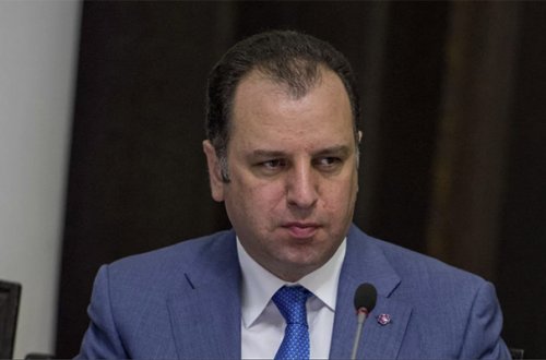 Ermənistanın keçmiş müdafiə naziri axtarışa verildi