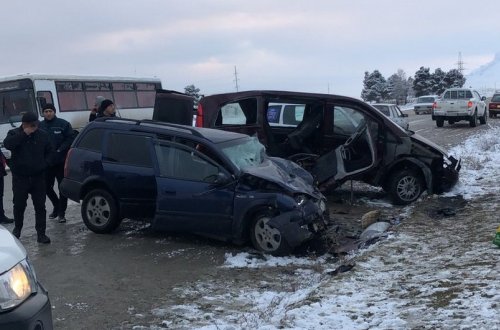 Siyəzəndə mikroavtobus qəzaya düşüb: 3 nəfər ölüb, 7 nəfər yaralanıb - YENİLƏNİB