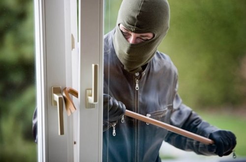 В Уджаре люди в масках совершили разбойное нападение на дом