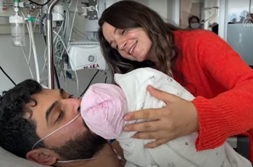 Zəlzələ günü doğulan körpəsinə 261 saatdan sonra qovuşdu - Video