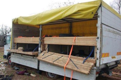 Yük maşınının yatağında immiqrantların cəsədləri tapılıb