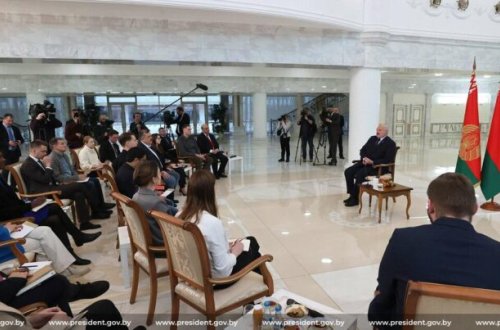 Лукашенко о дальнейшем развитии белорусско-азербайджанских отношений в беседе с азербайджанским журналистом