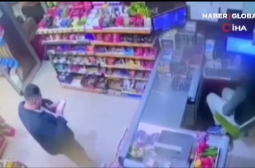 Hataydakı zəlzələdə mağaza sahibi qaçaraq canını belə xilas etdi - ANBAAN VİDEO