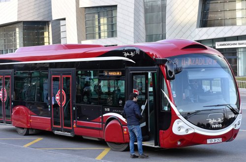 “Bakubus” avtobusu ağır qəza törətdi - Ölən var