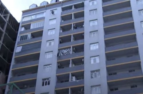 İtkin düşmüş şəxsin meyiti binanın damında tapıldı