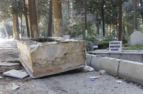 Hatayda zəlzələdə məzarlar da dağıldı - FOTO