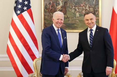 Cozef Bayden Polşada səfərdədir