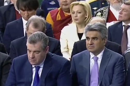 Putinin çıxışı zamanı yuxuladılar - Fotolar - Video