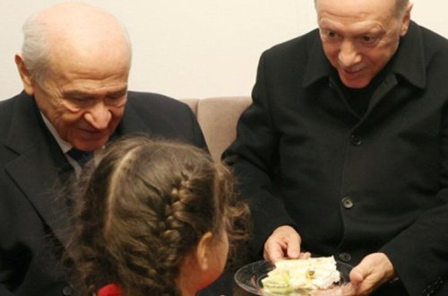 Ərdoğandan çadırda qalan azyaşlı qıza sürpriz - VİDEO