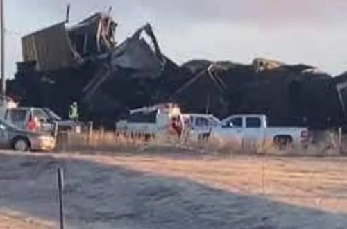 ABŞ-da kömürlə dolu qatar relsdən çıxdı