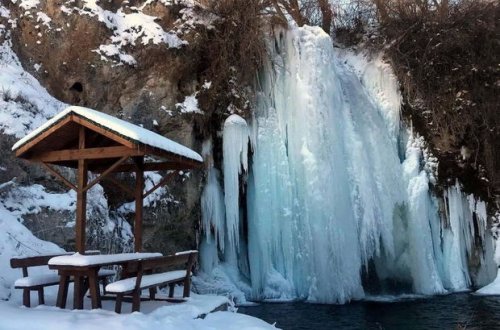 Türkiyədə donmuş şəlalə görənləri heyran qoydu - FOTO