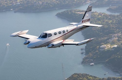 Четыре человека погибли в результате падения самолета на Филиппинах