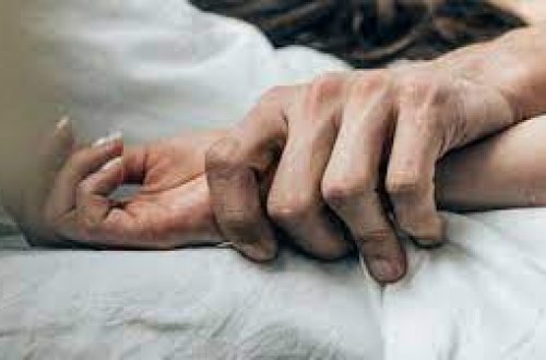 Qəssab əri işdə olan qadının yatağına girdi, azyaşlı uşağının yanında... – Şok təfərrüat