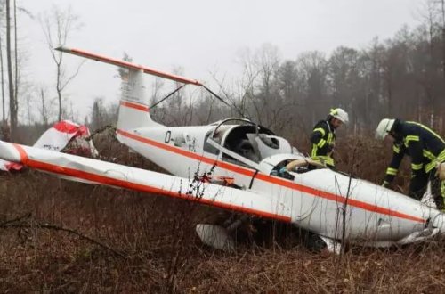 Almaniyada kiçik təyyarə məcburi eniş edib