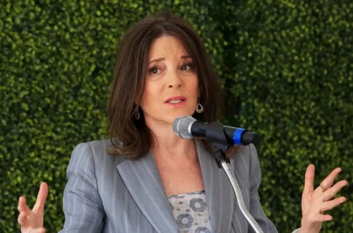 Amerikalı yazıçı 2024-cü ildə keçiriləcək prezident seçkilərində iştirak edəcək