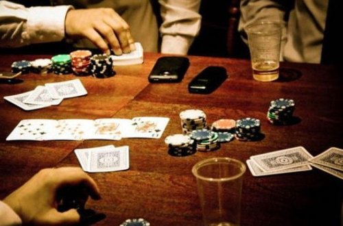 Azərbaycanlı diplomat səfirliyin 347 min manatını qumara qoyub