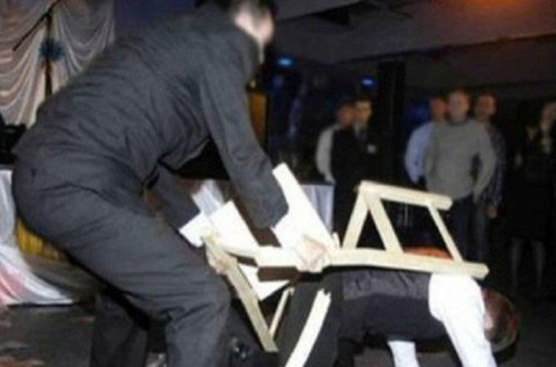 Bakıda restoranda dava: Müdir işçiləri ilə birgə müştərini döydü