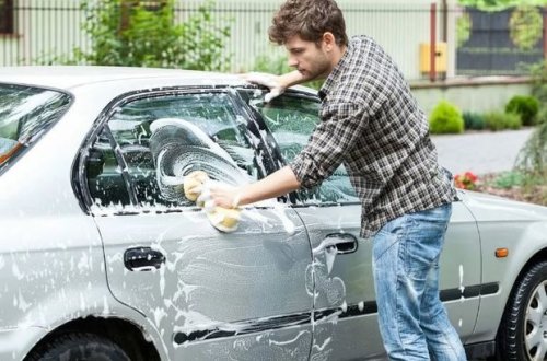 Fransada avtomobilləri yumaq qadağan edildi