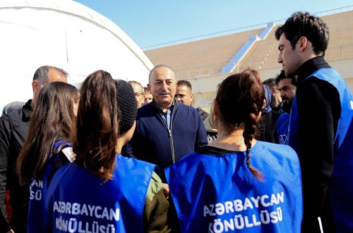 Мевлют Чавушоглу встретился с азербайджанскими волонтерами в Турции
