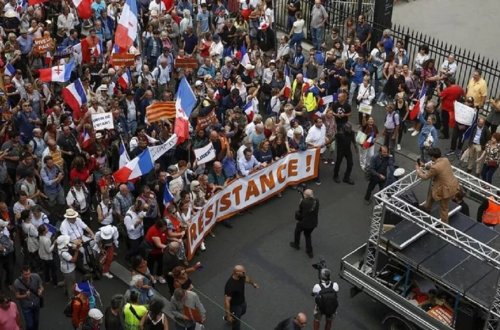 Fransada NATO əleyhinə etiraz keçirilib