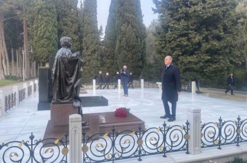 Глава МИД России посетил Аллею шехидов