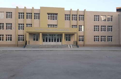 Bakının daha bir məktəbində qalmaqal - Valideynlə müəllim arasında insident - RƏSMİ