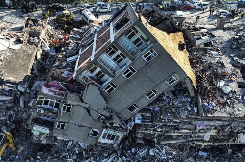 Hatayda zəlzələdə dağılan binaları tikən şəxs beynəlxalq axtarışa verilib