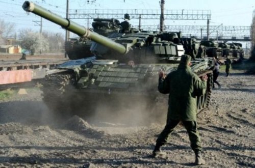 Rusiyanın Almaniyadakı səfirliyinin binası qarşısından “T-72” tankı götürülüb