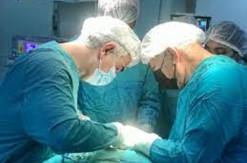 Mingəçevirdə qadını əməliyyat etdilər, tənzifi qarış boşluğunda unutdular