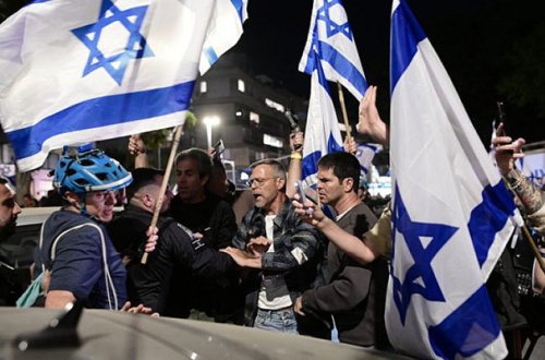 Polis Netanyahunun həyat yoldaşını etirazçılardan belə qorudu - Video