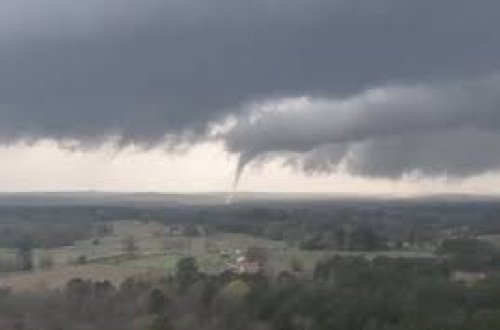 ABŞ-da qasırğa nəticəsində 300 mindən çox vətəndaş işıqsız qalıb, aviareyslər təxirə salınıb