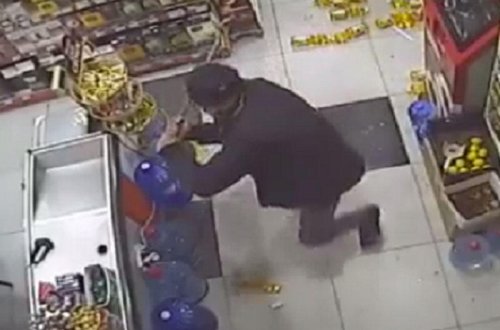 Bakıda supermarketə SİLAHLI HÜCUM - Ölən və yaralanan var