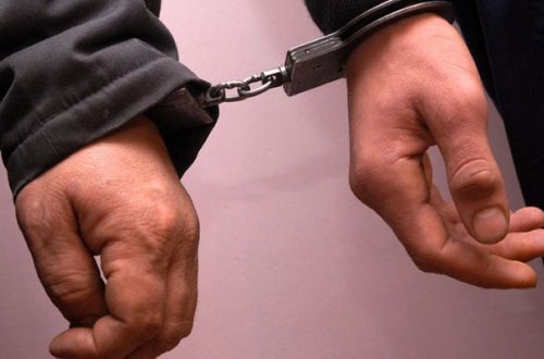 Marketdə gözətçinin əl-ayağını bağlayan şəxs tutuldu