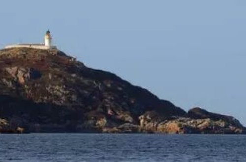 Şotlandiyada yaşayış olmayan adada işləmək üçün iki nəfər axtarır