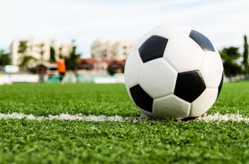 Gənc futbolçu matç zamanı öldü - FOTO