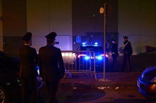 İtaliyada soyğunçu 6 nəfəri bıçaqla yaralayıb